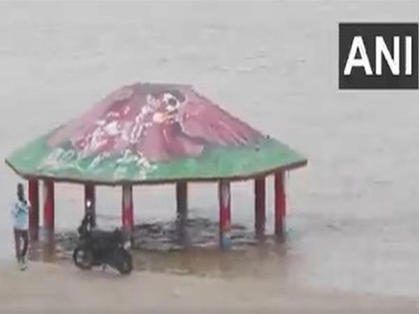 Water level rises in Prayagraj's Yamuna, Arail Ghat submerged under water